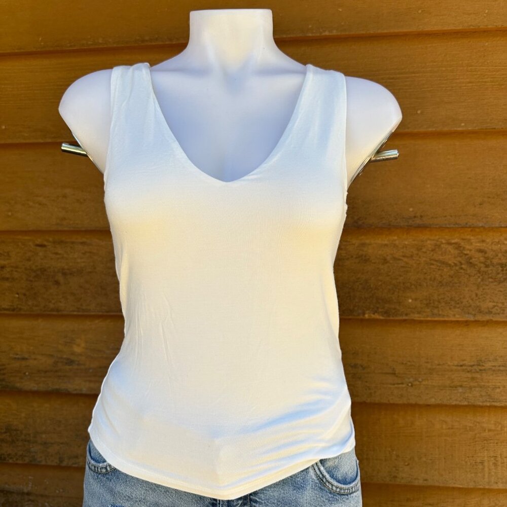 William B Pure White V-Neck Tank Top Shirt Size L